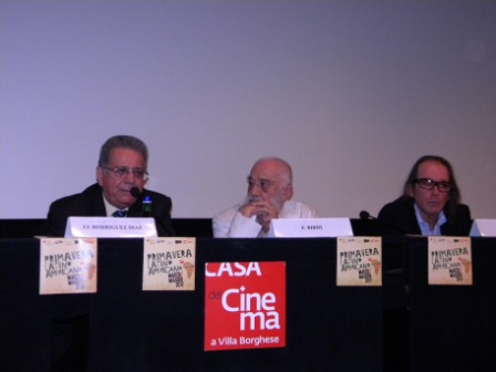 El embajador de Venezuela, Isaías RODRÍGUEZ, el cineasta Fernando BIRRI y el director de REVERÓN, Diego RISQUEZ